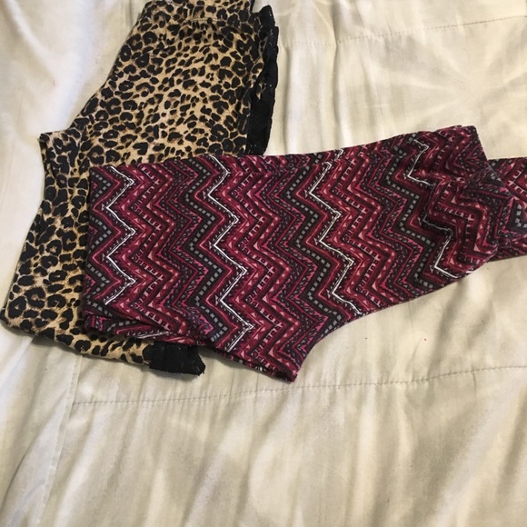Pants - Bundle: 2 Leggings Animal/ Burgundy Aztec Print